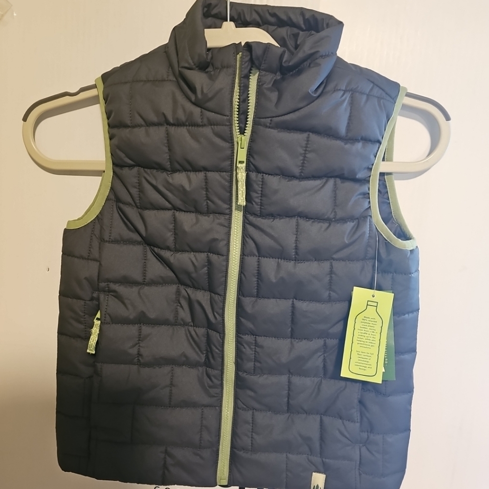 NWT Lake & Trail Boys Size S(6/7) Dark Gray Puffer Vest Green Trim Zip Pockets